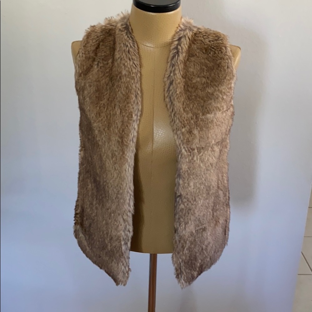 Studio by JPR Faux Fur Vest - Picture 1 of 5